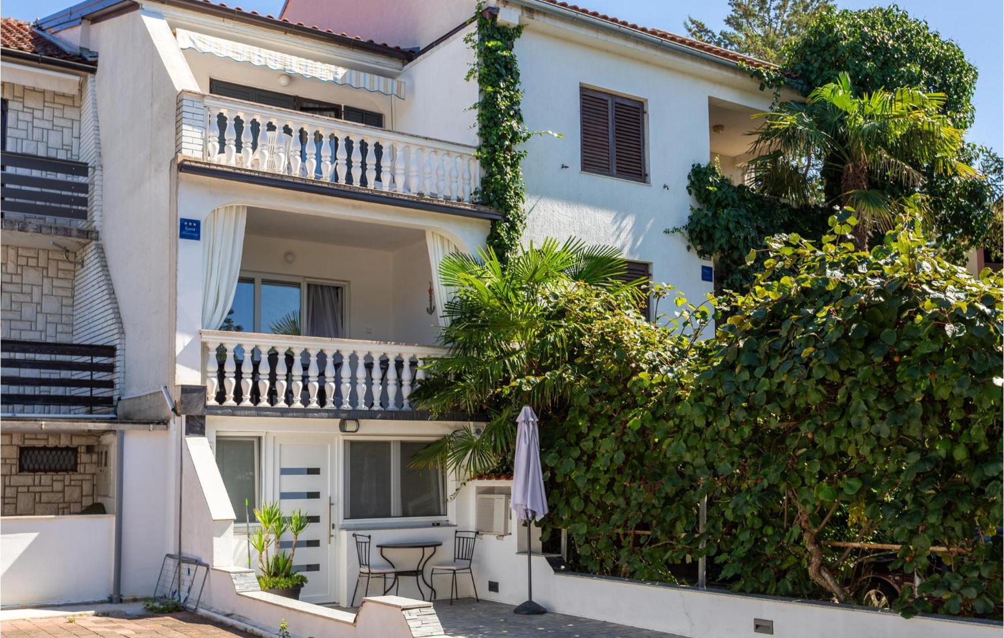 Stunning Apartment In Malinska With Kitchen Exterior photo